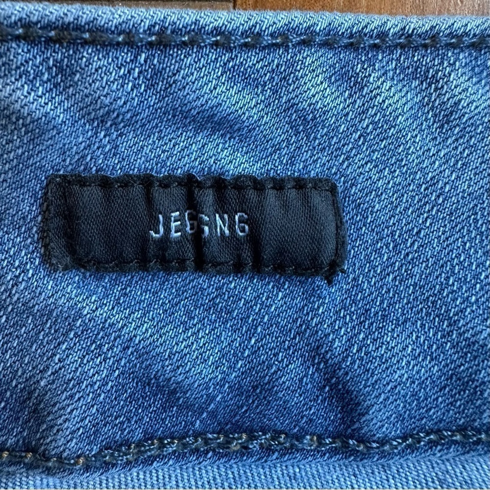 Torrid Distressed Jegging - Picture 10 of 11